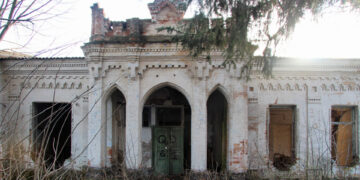 «Продається палац. Недорого. Неоготика» – неподалік Житомира продають маєток | Журнал Житомира