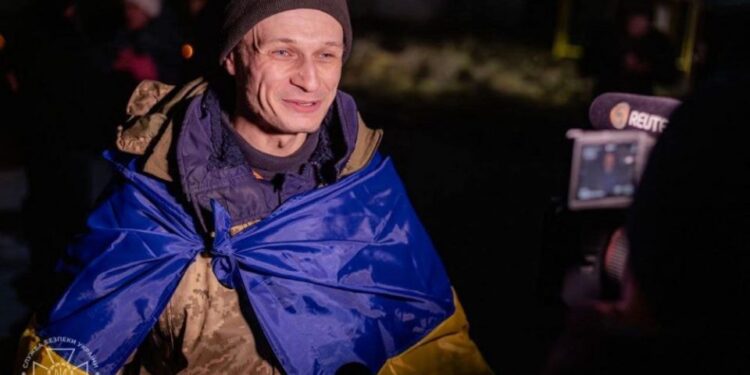 Роман Борщ – журналіст і морпіх з Тернополя повернувся додому з полону, фото