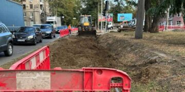 Рух через перехрестя просп. Лесі Українки та бульв. Батальйону Дніпро частково відкрили |  |
