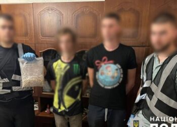 Солодощі за півмільйона гривень: київським наркодилерам загрожує до 10 років тюрми