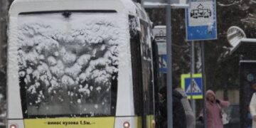 У Львові два трамваї змінили маршрут через порив на водопроводі