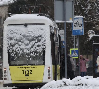 У Львові два трамваї змінили маршрут через порив на водопроводі