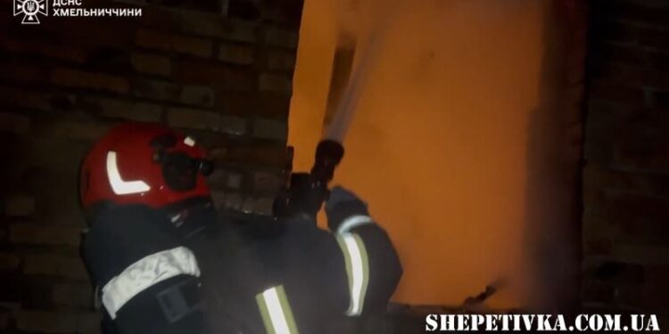 У Понінці палав житловий будинок, а у Білогір’ї  — господарча споруда (відео) —Хмельнитчина