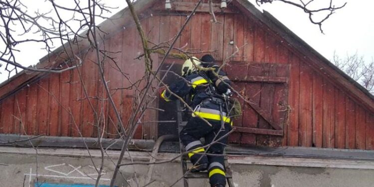 У Прикордонній Улашанівці палав житловий будинок —Хмельнитчина