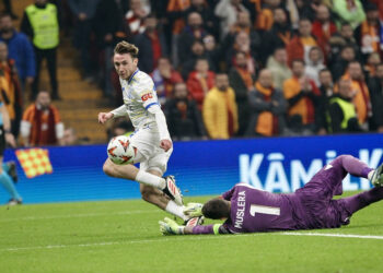 В першому офіційному матчі 2025 року «Динамо» вибороло виїзну нічию у Стамбулі