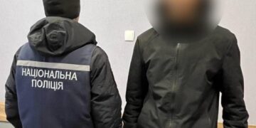 В Умані неповнолітній погрожував чоловікові металевою трубою