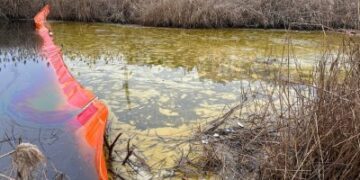 Відкачали 212 тонн водно-олійної емульсії: у Миколаєві продовжують ліквідацію наслідків ворожого обстрілу » Миколаївський Оглядач
