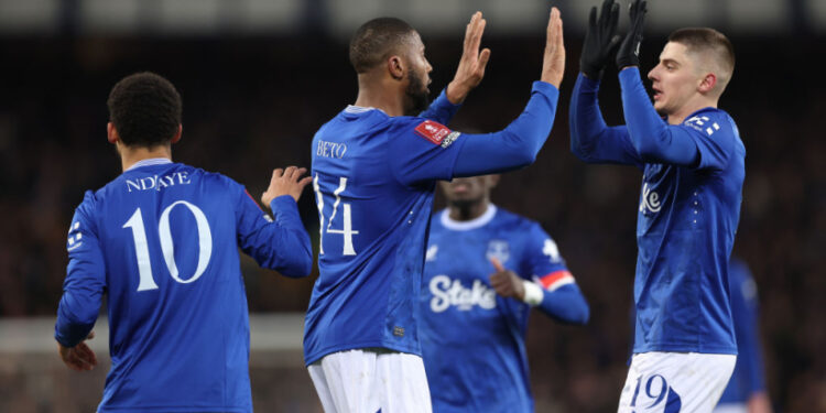 Виталий Миколенко помог «Эвертону» пробиться в 1/16 финала Кубка Англии