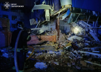 Внаслідок ворожого обстрілу у Запоріжжі поранені енергетики і рятувальники – атака на Запоріжжя в ніч з 22 га 23 січня | Новости Запорожья