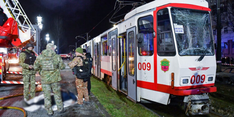 Водійка Тетяна Клименко керувала трамваєм, який 8 січня потрапив під обстріл ворога у Запоріжжі – як це було | Новости Запорожья