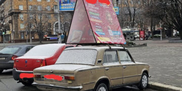 З площі Маяковського в Запоріжжі прибрали незаконну рекламу – фото | Новости Запорожья
