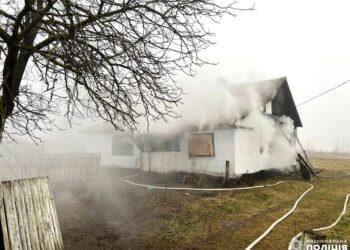 Загинули двоє дітей: поліція повідомила деталі трагічної пожежі на Рівненщині