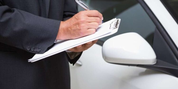 Зміни для водіїв: спрощено зняття авто з обліку та доставку документів |  |