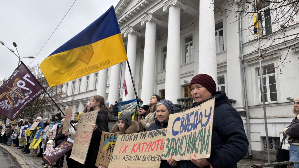 «Свободу захисникам» – гасло на акції