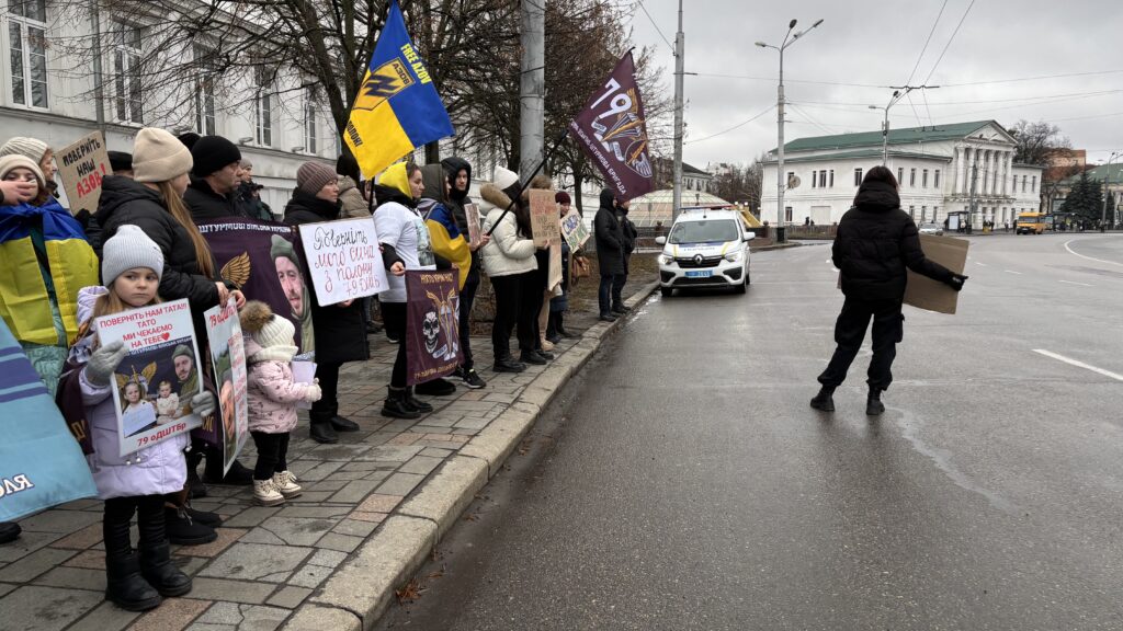 Водіїв авто заоохочують сигналити на підтримку мітингувальників