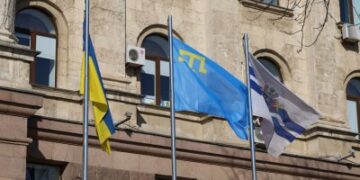 11 років спротиву: на знак солідарності у Миколаєві підняли прапор кримськотатарського народу » Миколаївський Оглядач