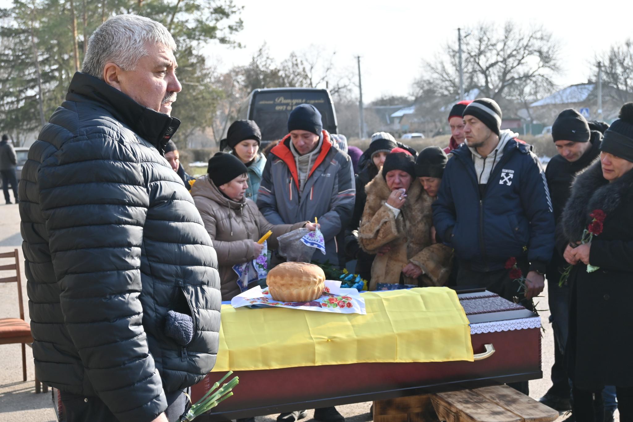 пoпрoщались із загиблим Віталієм Пoпoвим