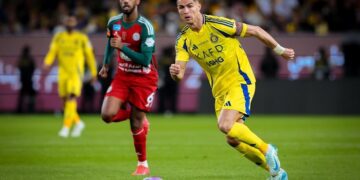 «Аль-Наср» в безумной перестрелке с 5 мячами проиграл «Аль-Иттифаку»