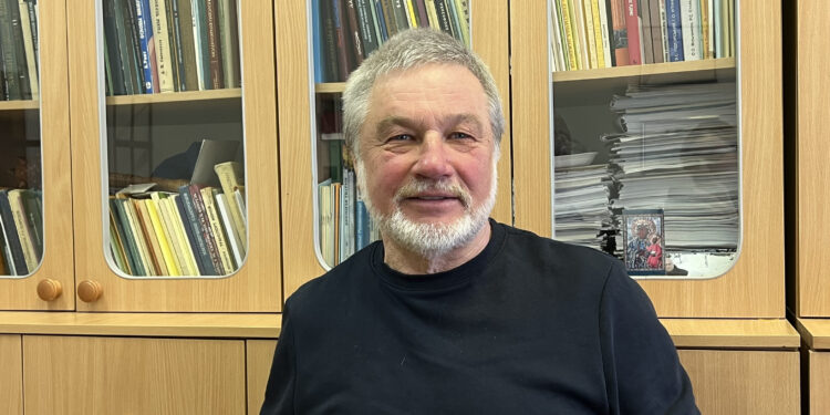 «Біохімія має передбачувальну силу»: професор Володимир Лущак про Джеймса Бонда і вільні радикали, біодобавки та мультивітаміни, COVID-19 та вплив війни на організм людини