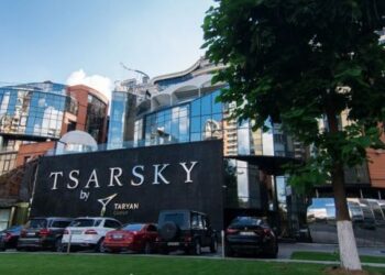 “Бронювання” та схованка від ТЦК: що відомо про елітний спорткомплекс Tsarsky, який горить у Києві