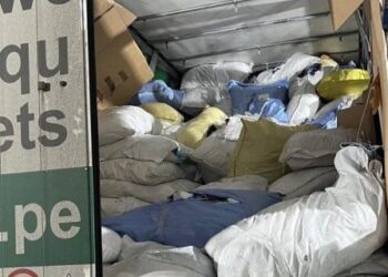 Чоловік із Закарпаття намагався ввезти новий одяг під виглядом секонд-хенду