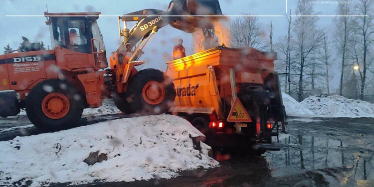 До Житомирщини повернулась зима – дорожня техніка забезпечує проїзд | Журнал Житомира