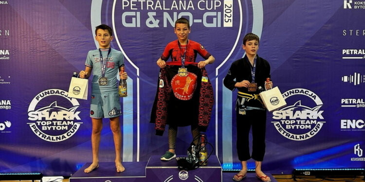 Достроково переміг у семи поєдинках: Захар Гусєв з Івано-Франківська отримав “золото” на чемпіонаті в Польщі (ФОТО)