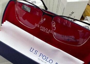 Київські митники затримали мільйонний вантаж з оправами для окулярів