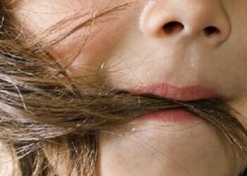 Лікарі дістали із кишківника 15-річної дівчини кілограм волосся