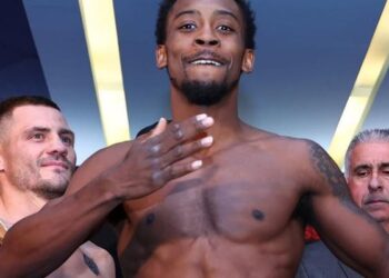 “Лучше всех, включая Ломаченко”: Промоутер расхвалил Дэвиса перед боем с Беринчиком – Спорт ):Бокс