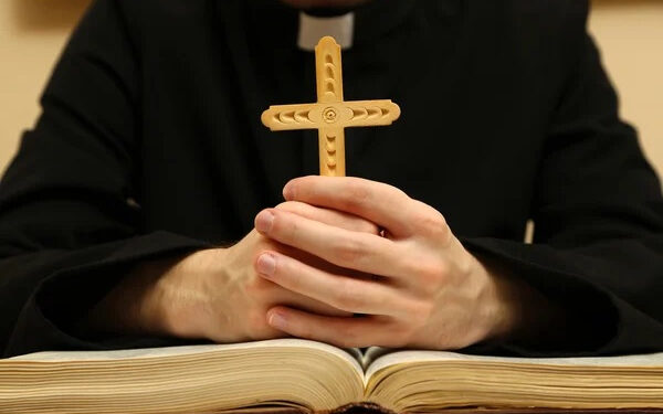 Мешканці західних областей дали оцінку моральності священнослужителів — опитування