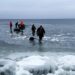 На Черкащині п’ятеро рибалок відірвалися від берега на крижині