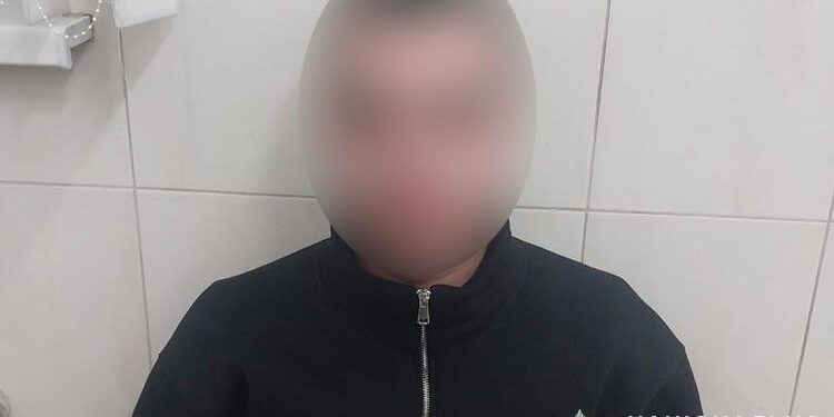 На Чортківщині чоловік погрожував правоохоронцям сокирою