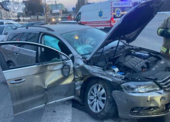 На перехресті у Рівному сталася ДТП без травмованих: деталі від патрульної поліції