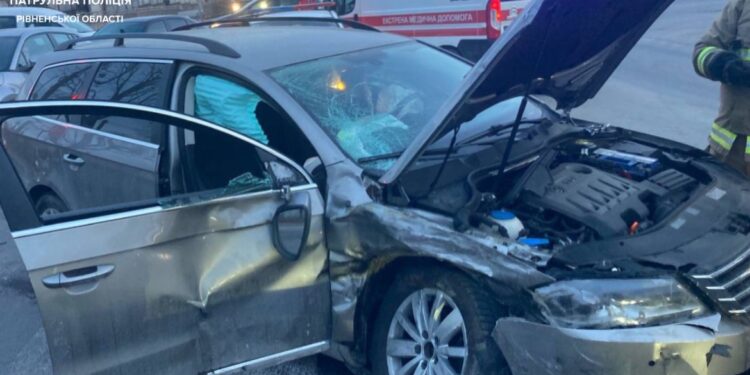 На перехресті у Рівному сталася ДТП без травмованих: деталі від патрульної поліції