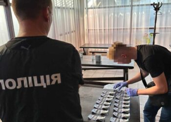 На Рівненщині «за винагороду» завідувач кафедри планував організувати вступ до ВНЗ двом «абітурієнтам»