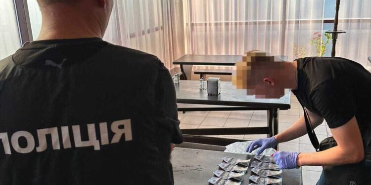 На Рівненщині «за винагороду» завідувач кафедри планував організувати вступ до ВНЗ двом «абітурієнтам»