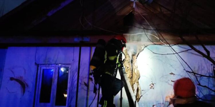 На Шепетівщині горів черговий будинок через неправильно змонтовану піч —Хмельнитчина