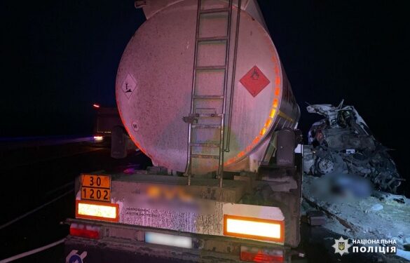 На Уманщині сталася автотроща за участі двох вантажівок: один із водіїв загинув, іншого – госпіталізували до лікарні