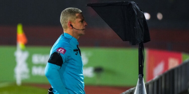 Найшвидше вилучення сезону-2024/25 трапилося у матчі між «Поліссям» та «Рухом»