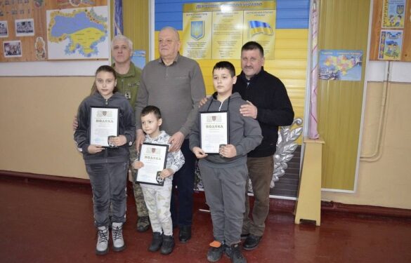 Наколядували 25 тисяч на генератор для ЗСУ: на Звенигородщині відзначили трьох маленьких волонтерів