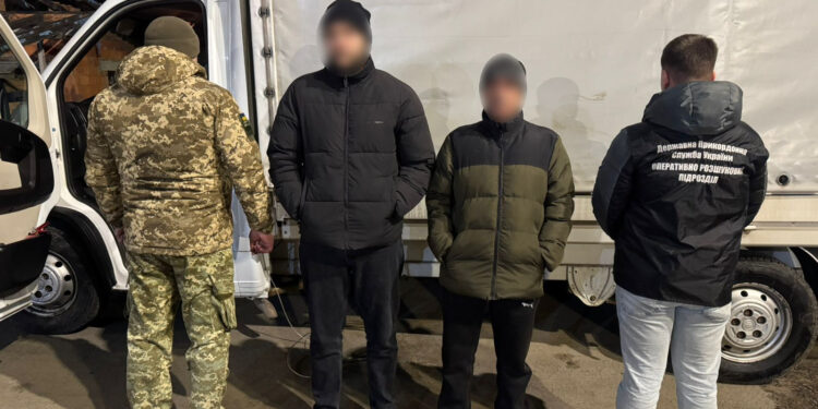 Намагався втекти до Угорщини: на кордоні затримали прикарпатця (ФОТО, ВІДЕО)