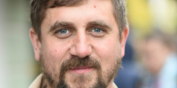 “Ніколи не малюватиму копички сіна”, — івано-франківський художник Роман Бончук про фейкове в мистецтві, самоосвіту та загрозу ШІ (ФОТО)