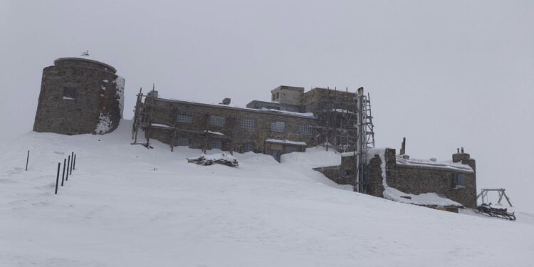 Падає дрібний сніг: на горі Піп Іван температура повітря опустилася до -12°С (ФОТОФАКТ)