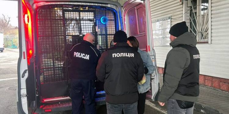 Підозрювана у наркоторгівлі втекла до Польщі: переховуватись вдалось 3 роки —Хмельнитчина
