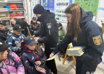 Поліцейські у мобільному класі безпеки провели уроки безпеки для дітей » Миколаївський Оглядач