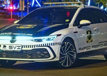 Представлені Volkswagen Golf GTI та Golf R 2025 з фізичними кнопками замість сенсорних — АВТО