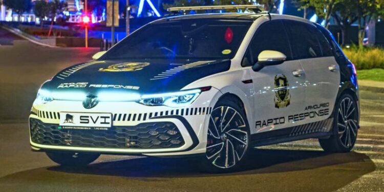 Представлені Volkswagen Golf GTI та Golf R 2025 з фізичними кнопками замість сенсорних — АВТО