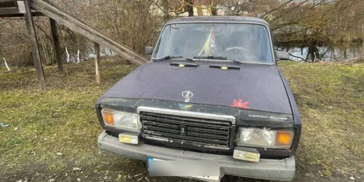 Проїхав всього кілька кілометрів: на Шепетівщині підліток вкрав автомобіль —Хмельнитчина