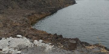 Річку Вільнянка в Запорізькому районі перегородили трубою та скидали туди металургійні відходи – на місце виїхали екоінспектори | Новости Запорожья